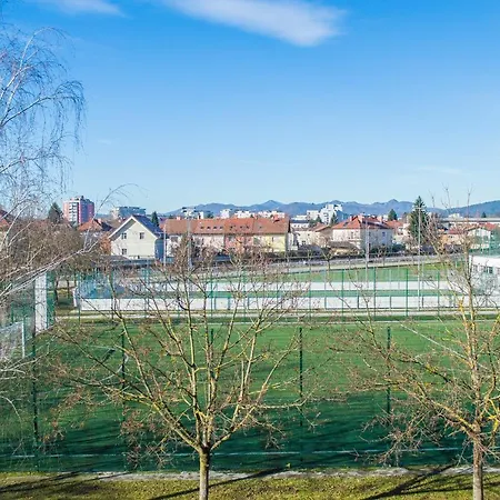 Beautiful With A Large Bed In A 3-room With Parking Appartement *